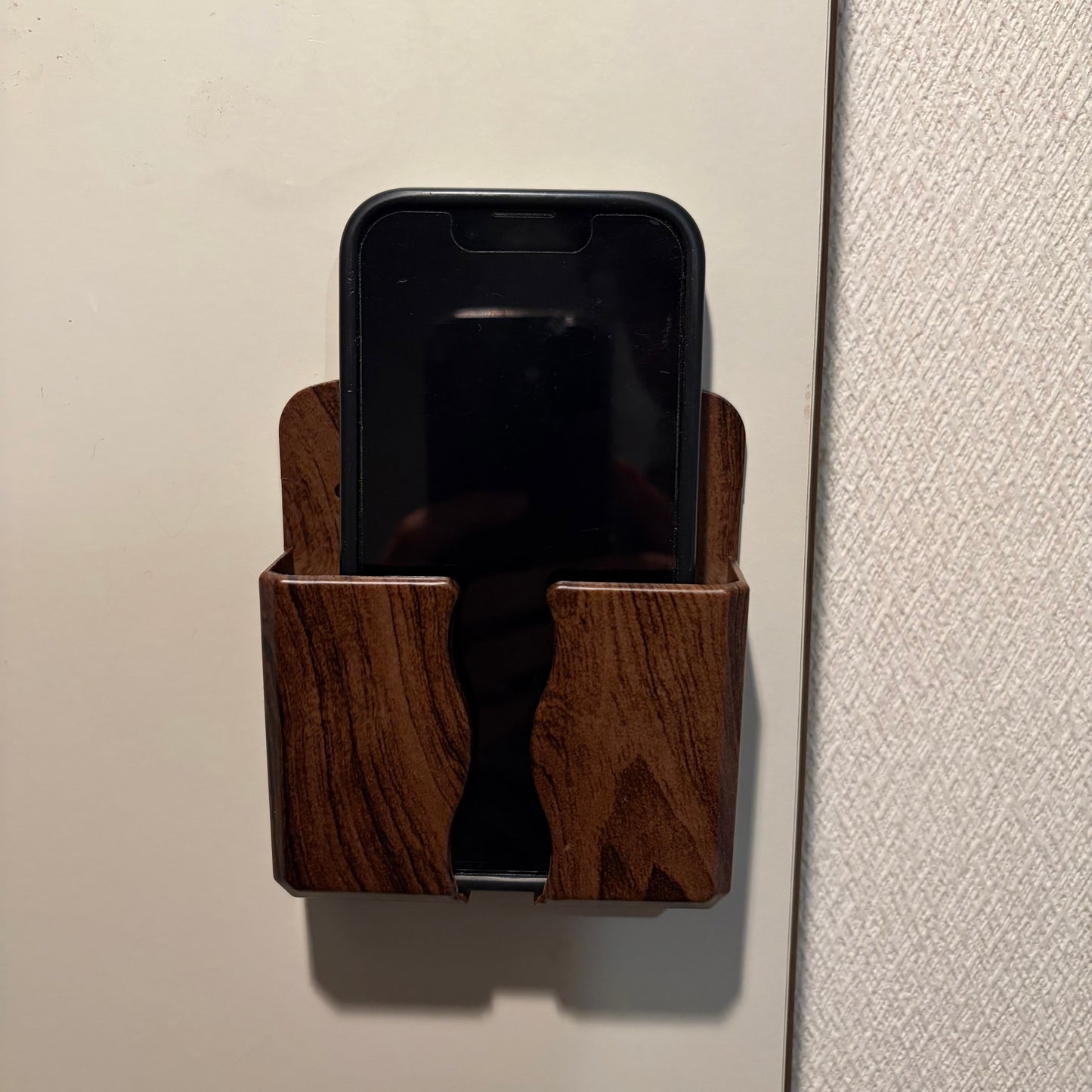 [穴開け不要]壁掛けスマホロッカー